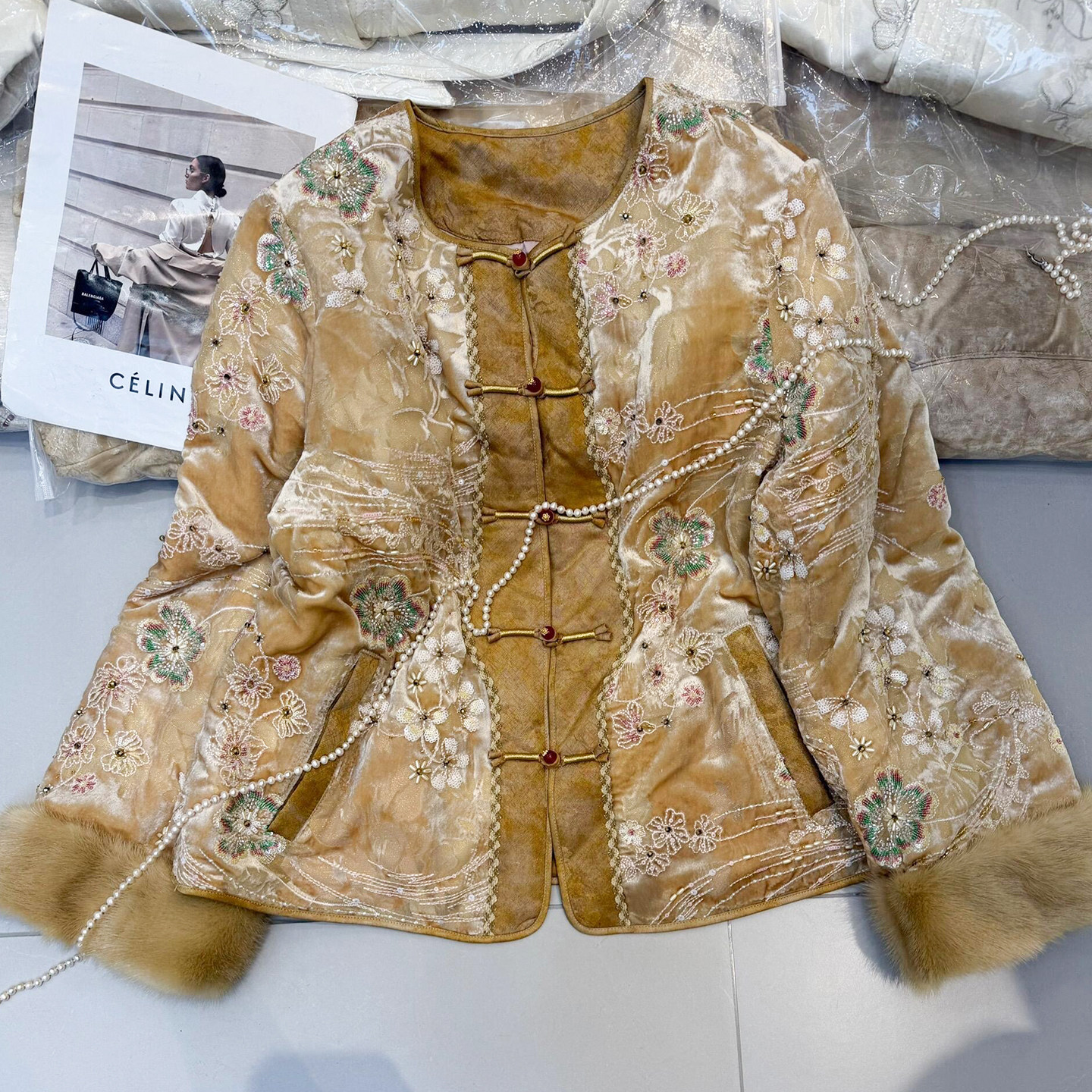 2025冬新款国风新中式水貂毛金属丝桑蚕丝加厚外套女圆领盘扣上衣,淘宝优惠券,粉丝福利购,淘宝优惠卷