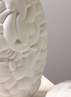 北欧创意陶瓷扁形摆件磨砂白色样板房客厅博古架布置软装饰品摆件