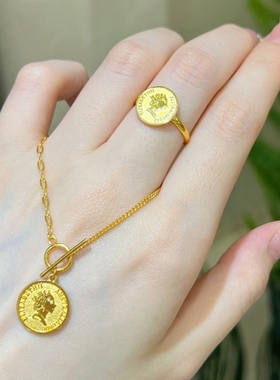 黄金色女王牌项链小众轻奢百搭锁