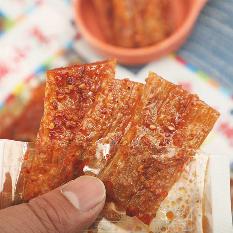 延城豆皮小菜 延边特产辣片烧烤味 儿时零食80后怀旧辣条50袋包邮 - 图2