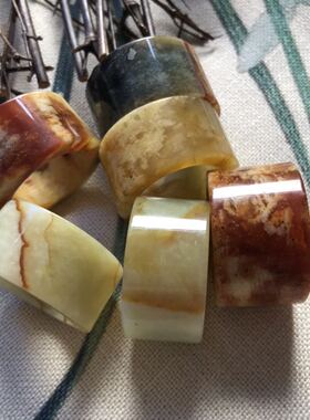 天然岫玉花料扳指男款玉红花戒指