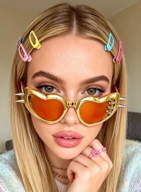 ins 风甜酷爱心铆钉墨镜 红色框钻饰渐变镜片 个性装饰镜个性风潮