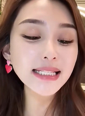 玫红简约双拼色昕昕同款爱心耳环
