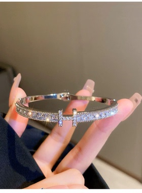 达令 钛钢不掉色罗马数字手镯ins轻奢高级感可叠戴闪钻小蛮腰手链