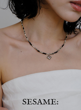 「圣诞礼物」十字花吊坠珍珠黑尖晶串珠细项链通勤轻奢复古锁骨链