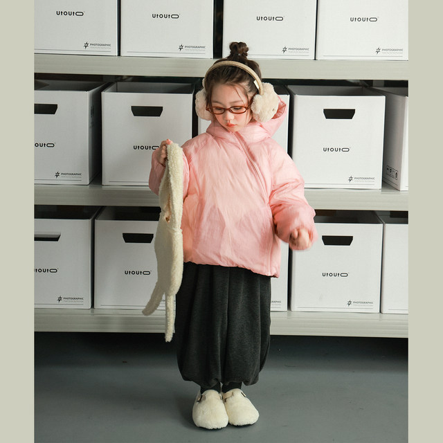 Utouto ລະດູຫນາວສາມສີ oblique placket hooded ລົງ jacket