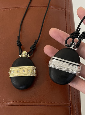 酒壶黑色吊坠项链博主同款小众高级感个性夸张香水瓶长款毛衣链