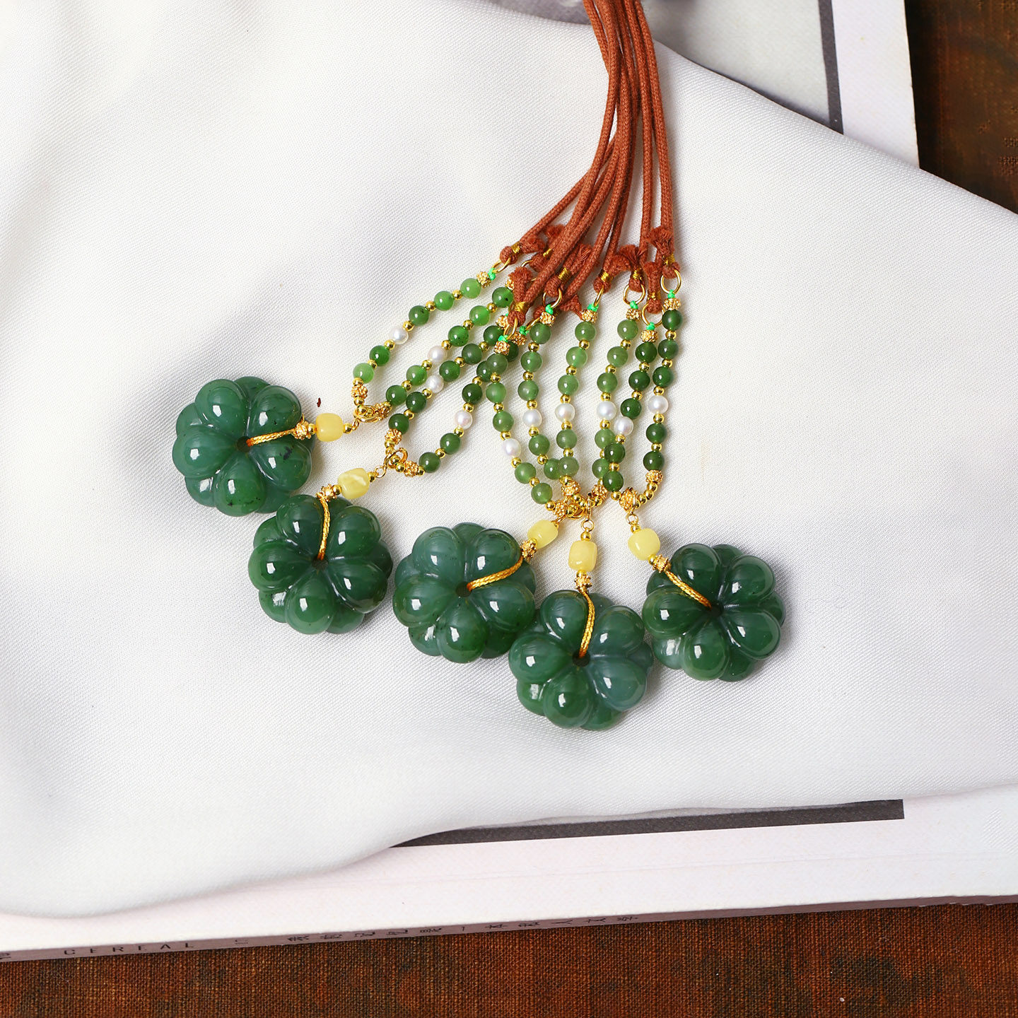 天然俄罗斯碧玉雕刻小花扣子款吊坠 女款玉石毛衣链挂坠饰品,淘宝优惠券,粉丝福利购,淘宝优惠卷