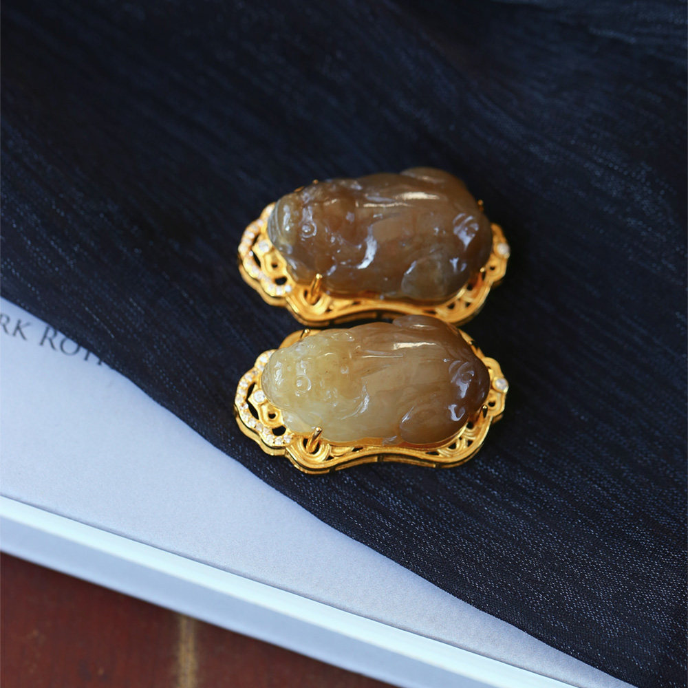 天然和田玉糖料雕刻貔貅纯银镶嵌款吊坠 油润感好 男女款玉石挂坠,淘宝优惠券,粉丝福利购,淘宝优惠卷