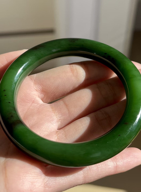 精品天然俄罗斯碧玉老料红皮手镯颜色绿油润感好女款玉石妈妈镯子