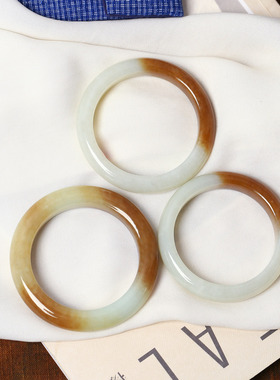 天然和田玉新疆料且末糖俏色手镯 肉感好 女款高端玉镯妈妈镯饰品