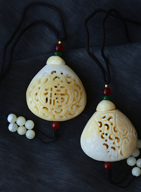 优化黄塑料镂空香囊款吊坠女款