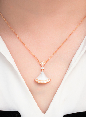 红玛瑙扇形小裙子项链