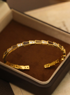 XKDDCT新款气质美拉德风滴油手镯