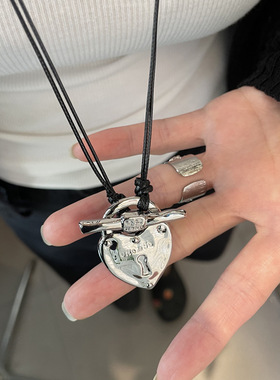 韩国博主同款设计爱心海星吊坠项链小众百搭黑绳休闲长款毛衣链