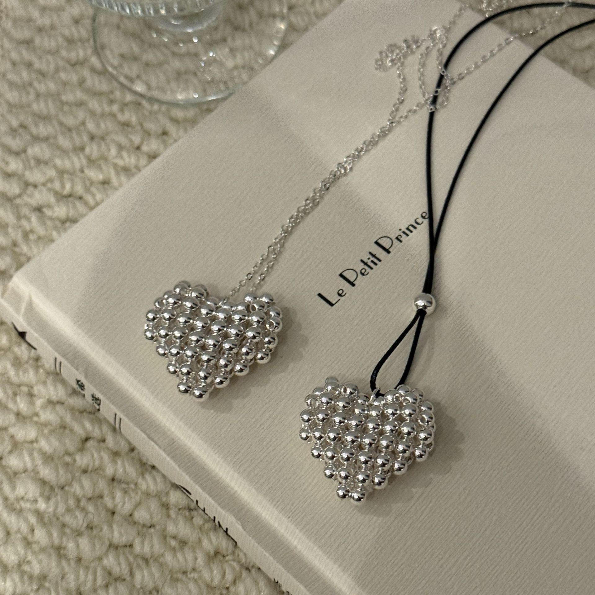 ins博主同款设计感爱心项链女简约气质长款手工串珠毛衣链配饰女 - 图3