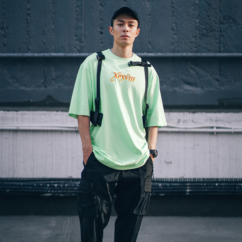 XPX 周柏豪 GRADIENT BOX LOGO 草书字体圆领短袖T恤 - 图1