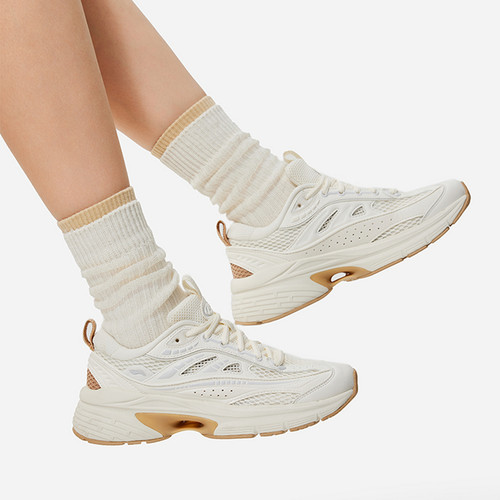 李宁羿星 LITE 女子经典百搭透气舒适耐磨运动休闲鞋AGCU052-B品 - 图2