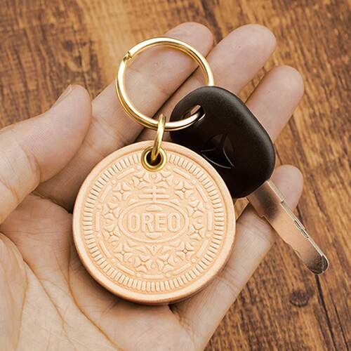 头层牛皮挂件 真皮挂件 奥利奥钥匙扣 植鞣牛皮饰品挂饰 创意小物 - 图0