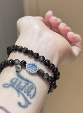 海蓝宝像一颗璀璨的宝石闪闪发光