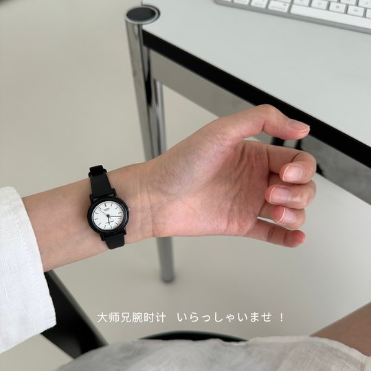 Japon CASIO Casio mini petite montre ronde simple rétro étudiant examen montre internet célébrité résine petite montre noire