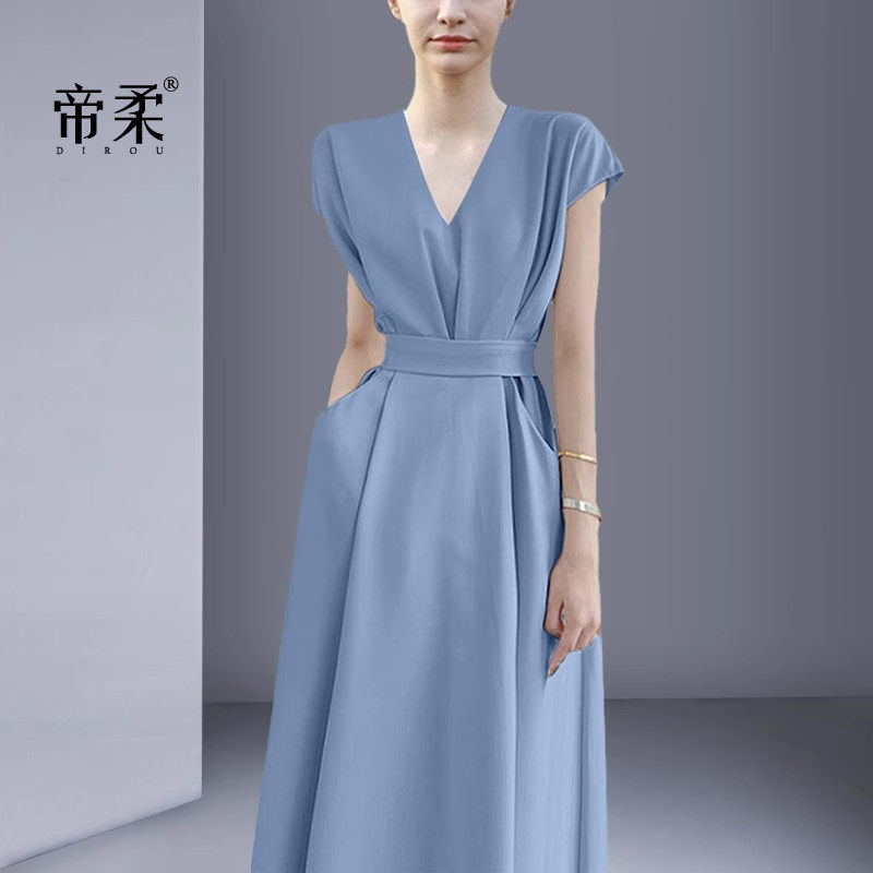 2026夏季新款V领法式高腰显瘦设计感赫本风温柔连衣裙中长裙轻奢