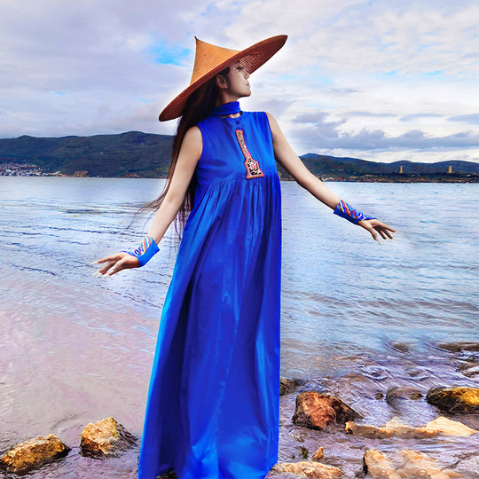 杨丽萍官方原创设计雀云裳民族风绣花圆领A字长袖连衣裙春夏秋