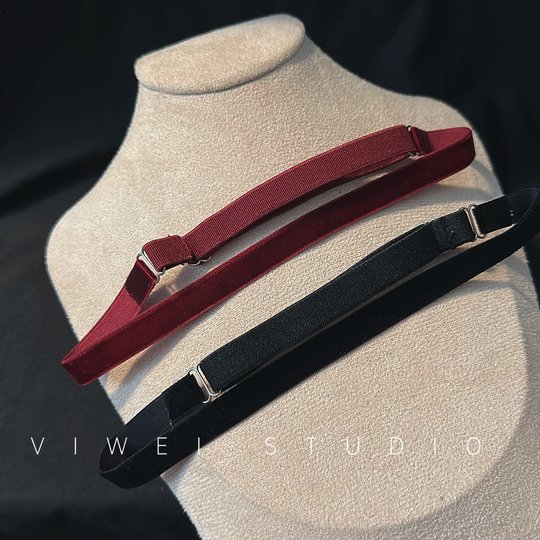Basic and easy to match. Minimalist velvet belt choker! Versatile for dancing performances, adjustable leg rings and leg accessories.