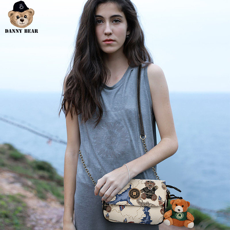 丹尼熊新款休闲英旅熊挂饰斜挎包 dannybear酷玛仕女士包袋