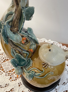 五福临门葫芦摆件 材质:陶瓷、木 尺寸:24×17×47 cm