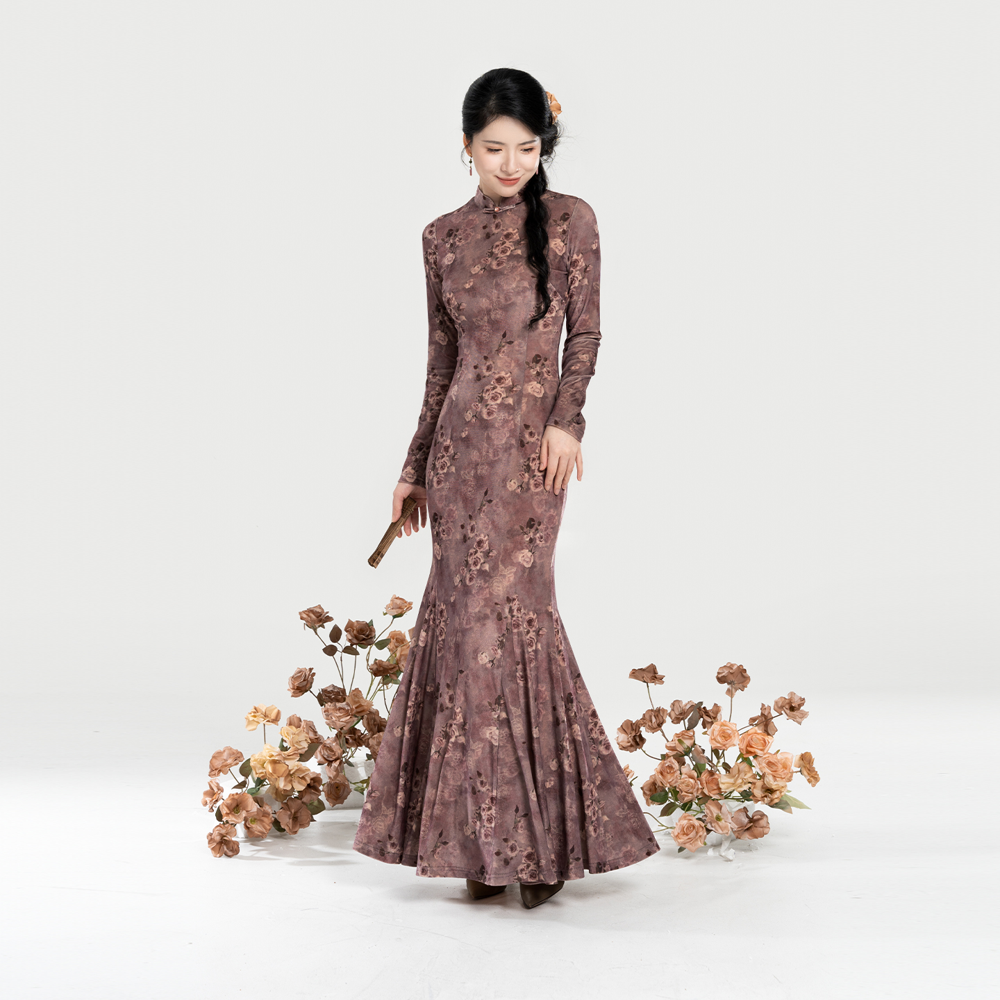 织造司[玫瑰海]新中式国风立领盘扣长袖旗袍连衣裙高弹丝绒鱼尾裙 - 图0