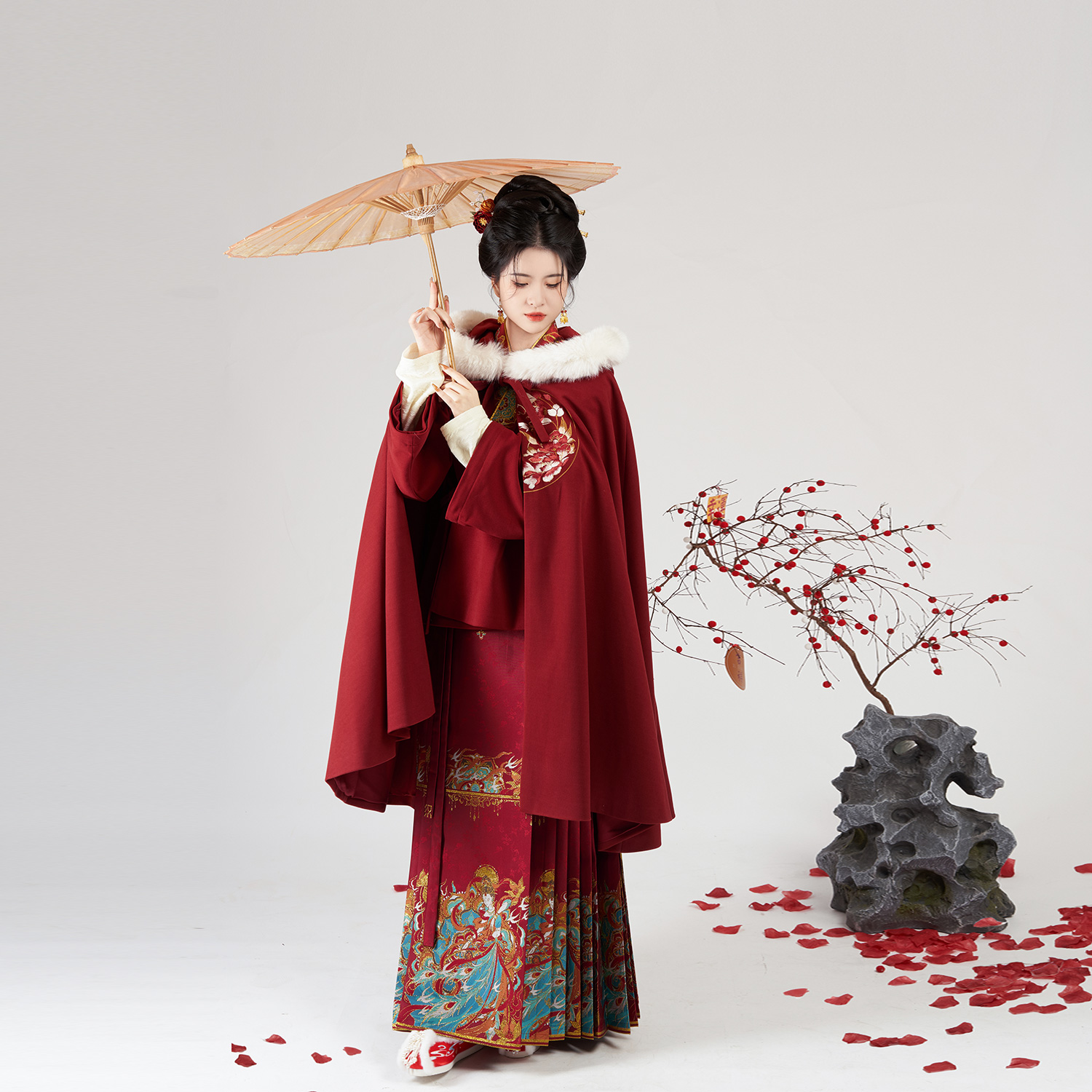 火离织造司原创明制汉服斗篷刺绣对交穿马面裙秋冬新年拜年套装女 - 图1