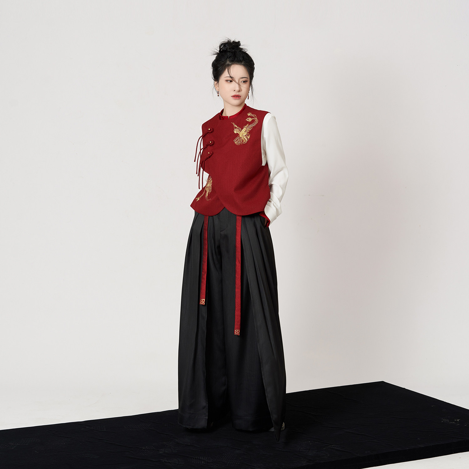 织造司[火雀]华彩东方秀款国风盘金绣改良马甲外套立领衬衫阔腿裤,淘宝优惠券,粉丝福利购,淘宝优惠卷