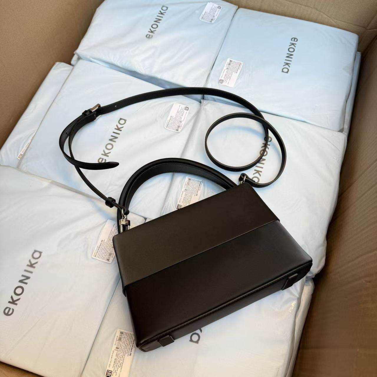 限量二三十个！出口俄罗斯！正价2000+！小众高端头层牛皮斜挎包,淘宝优惠券,粉丝福利购,淘宝优惠卷