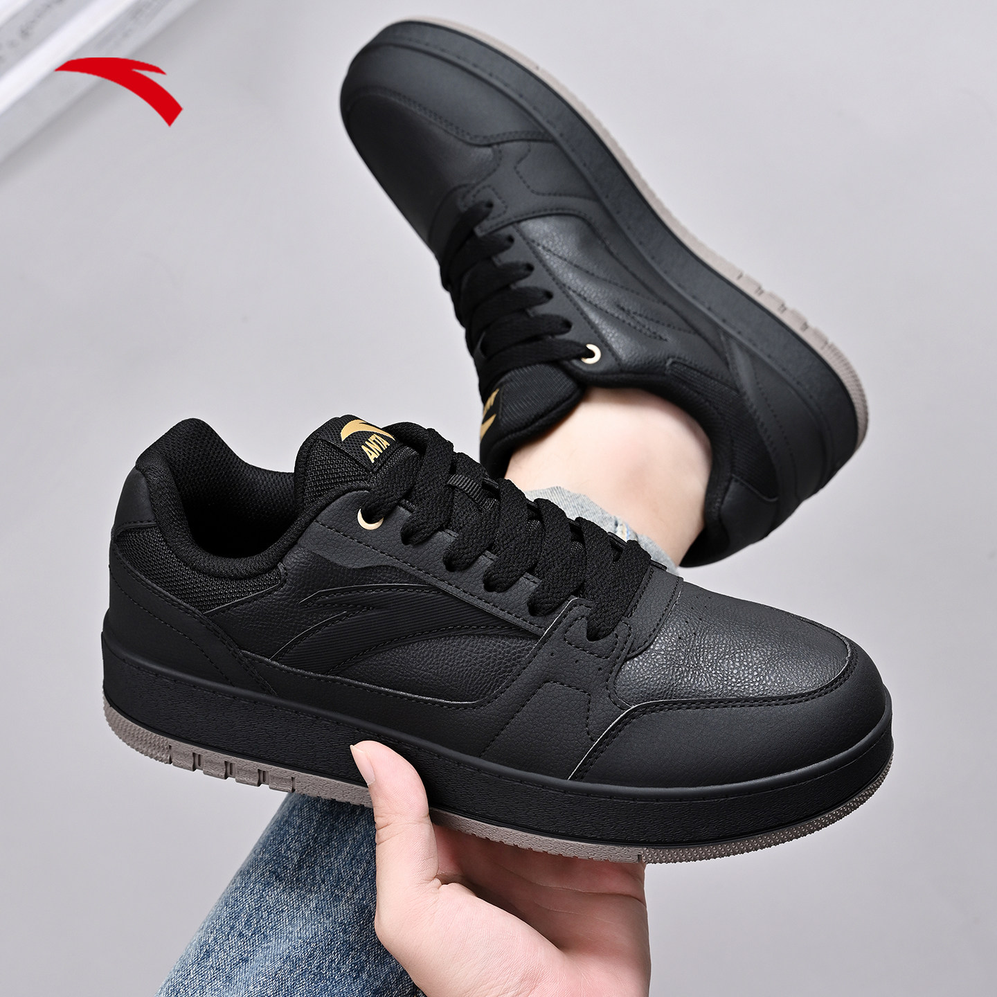 安踏板鞋男鞋2025冬季新款男士小黑鞋厚底耐脏工作鞋纯黑色鞋子男,淘宝优惠券,粉丝福利购,淘宝优惠卷