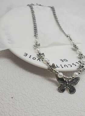 日韩复古珍珠蝴蝶项链个性嘻哈男女吊坠潮流拼接网红小众设计