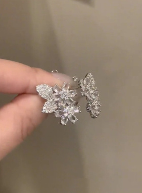 轻奢银色铜微镶锆石花耳钉耳环