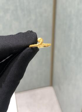 周大福虎尾足金黄金戒指
