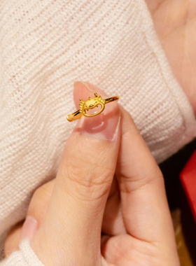 周大福合不“龙”嘴足金黄金戒