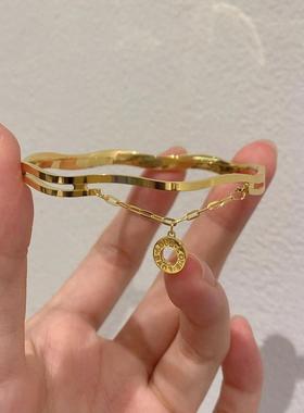 周大福微笑笑脸足金黄金手镯