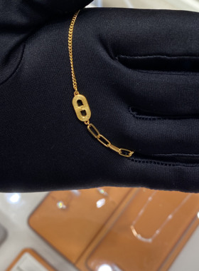 周大福猪鼻子黄金手链女环环相扣