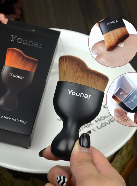 日本弧形粉底刷Yoonar3D