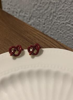 酒红面包碱水结耳钉小众甜美耳环