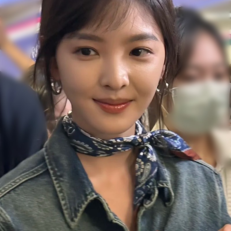 新章若楠同款丝巾藏青咖休闲牛仔风100%桑蚕丝真丝缎面方巾围巾女