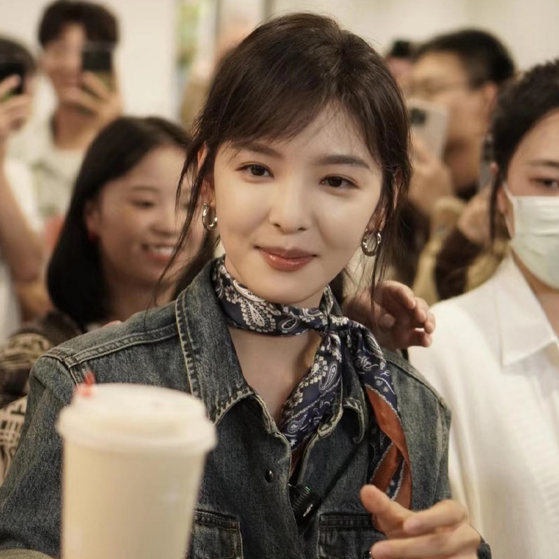 新章若楠同款丝巾藏青咖休闲牛仔风100%桑蚕丝真丝缎面方巾围巾女