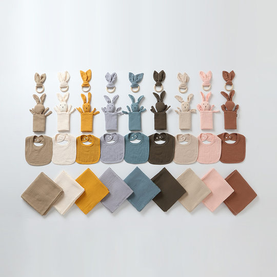 Geschenkbox-Set für Neugeborene, 4-teilig, beruhigendes Handtuch aus reiner Baumwolle, Baby-Speicheltuch, Badetuch, Spielzeug