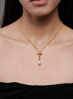 盐岛暗香小花珍珠项链新款轻奢小众金色饰品原创设计配饰女锁骨链