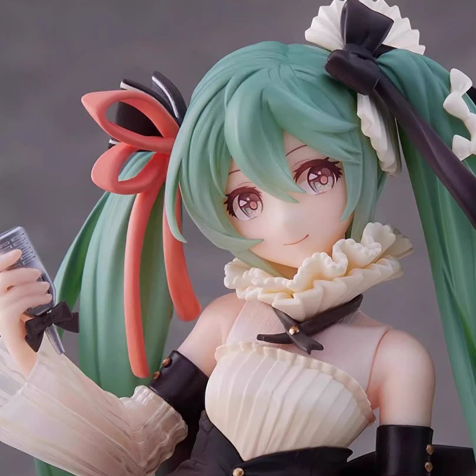 Hatsune Miku Figure Desktop Ornament