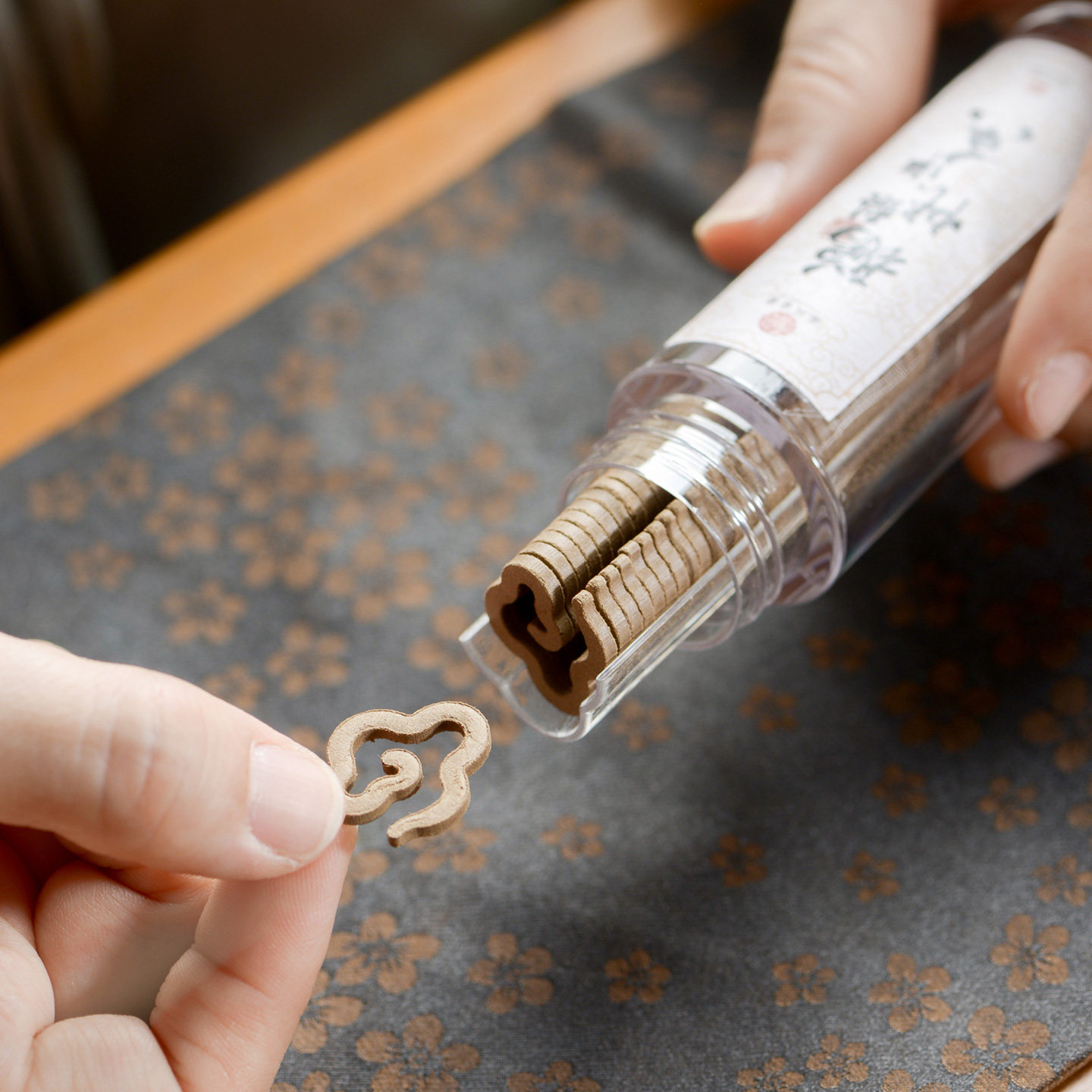 天然鹅梨帐中香无粘粉小祥云盘香龙涎沉香片线香家用室内安神熏香,淘宝优惠券,粉丝福利购,淘宝优惠卷