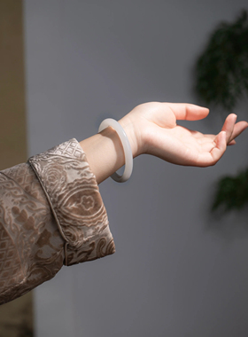 天然新疆羊脂玉手镯白玉镯子女款少女玉手镯玉镯细圆条镯子美人条